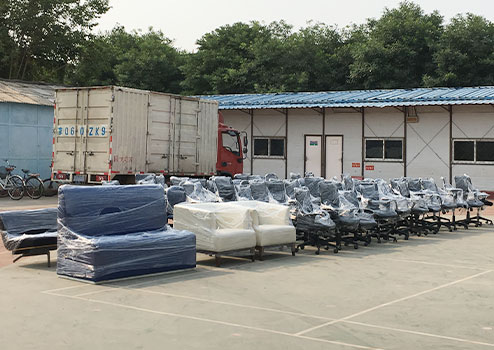 北京昌平汶川地震孤兒的福利院捐助價值3萬元的椅子
